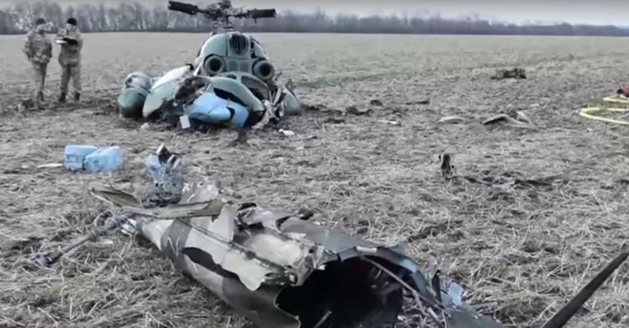 Опубликованы первые видео с места крушения Ми-2 под Краматорском