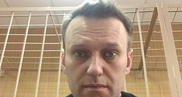 Навальный опубликовал селфи из зала суда