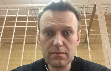 Навальный опубликовал селфи из зала суда