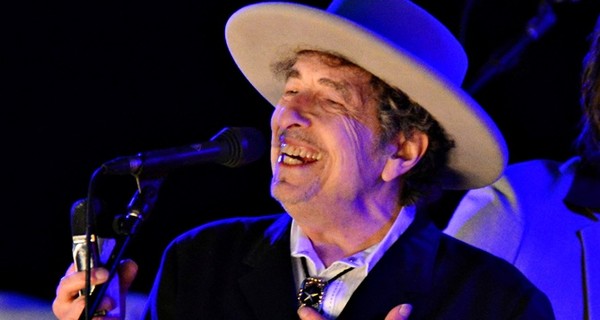 Боб Дилан согласился забрать Нобелевскую премию