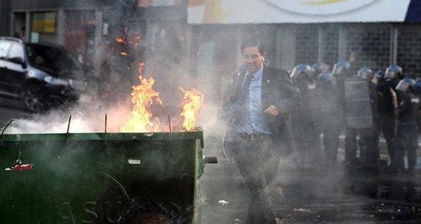 В Парагвае захватили и подожгли парламент