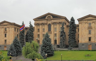 Правящая партия Армении объявила о победе