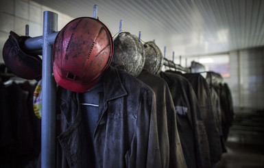 Рабочие в зоне АТО ждут зарплату и боятся безработицы