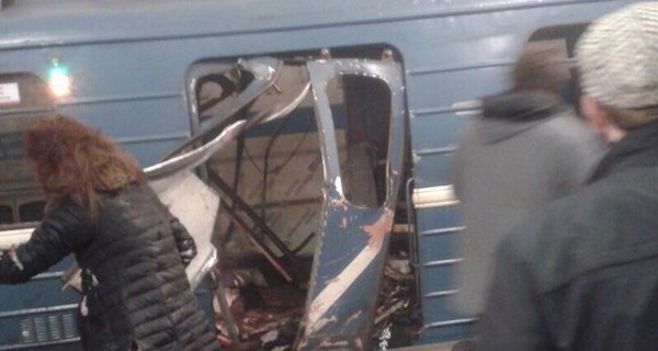 В метро Санкт-Петербурга произошел взрыв, есть данные о 10 погибших 