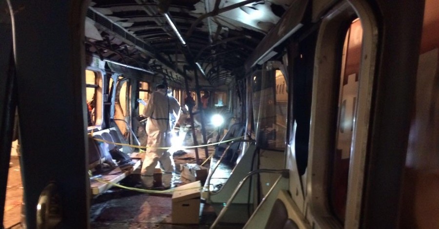 Теракт в Петербурге: СМИ показали взорвавшийся вагон метро изнутри