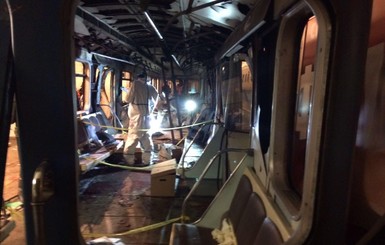 Теракт в Петербурге: СМИ показали взорвавшийся вагон метро изнутри