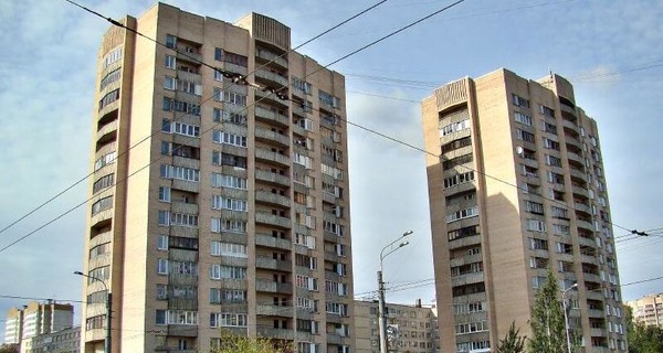 В девятиэтажке Санкт-Петербурга нашли бомбу
