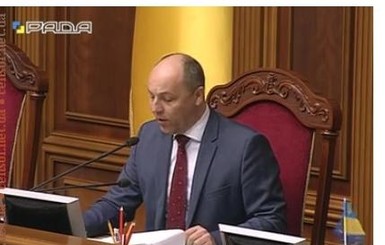 После новости по безвизу депутаты делали селфи, а Сыроид выставила перед собой флажок Украины 