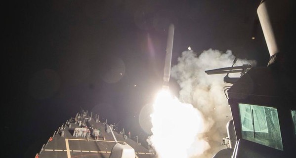 В России отреагировали на ракетный удар США по авиабазе в Сирии