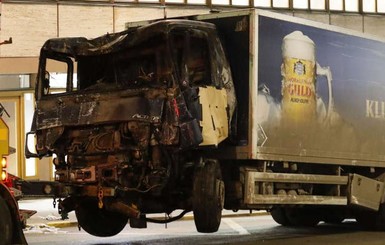 Стокгольм: полиция нашла взрывчатку в грузовике, который протаранил людей