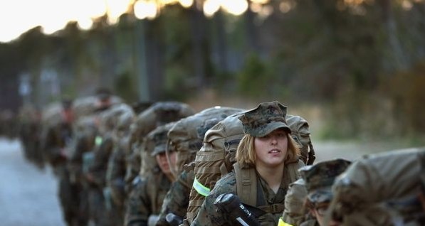 В США уволили военных, которые комментировали фото обнаженных девушек-морпехов