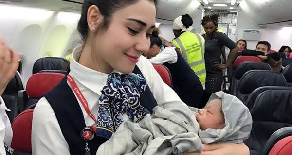 Пассажирка родила ребенка во время перелета в Стамбул