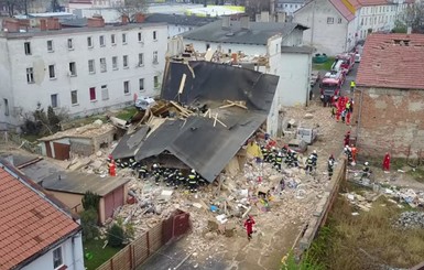 Под завалами взорвавшегося в Польше дома нашли еще два тела