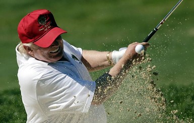 После ракетных ударов в Сирии Трамп два дня играл в гольф