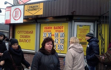 Чем украинцам запомнилась Гонтарева: модные валенки и неудачная попытка купить доллары