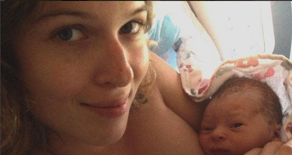 В Инстаграм набирает популярность паблик, показывающий роды и материнство без прикрас
