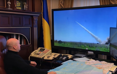 Секретарь СНБО Александр Турчинов показал загадочный пульт