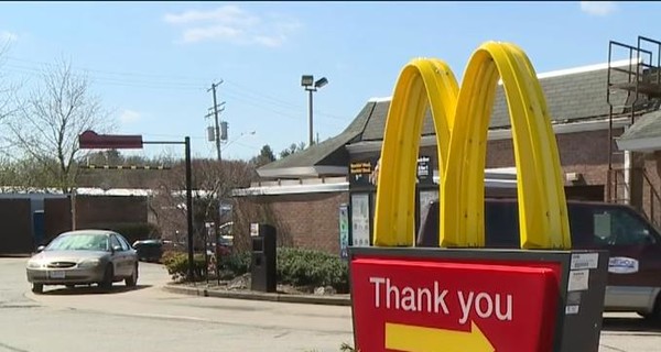 8-летний мальчик научился водить по роликам в Youtube и отвез младшую сестру в McDonald’s