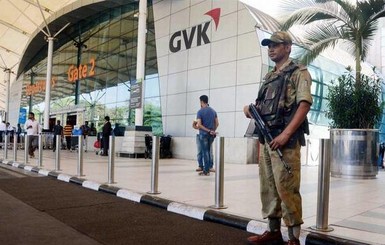 В трех индийских аэропортах проводят спецоперацию