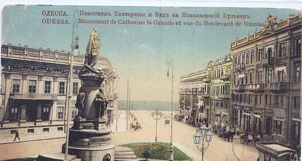 Собрал пять миллионов открыток с видами старой Одессы