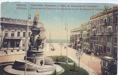 Собрал пять миллионов открыток с видами старой Одессы