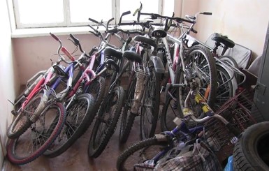 Полиция Сум не знает, кому отдать 12 краденных велосипедов