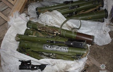 Житель Запорожья нашел в посадке 15 гранатометов