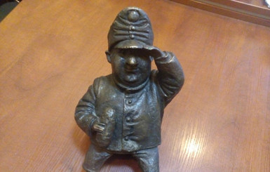 В Одессе нашли похищенный мини-памятник солдату Швейку