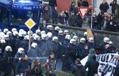 В Германии 50 тысяч человек вышли на протест против правых сил