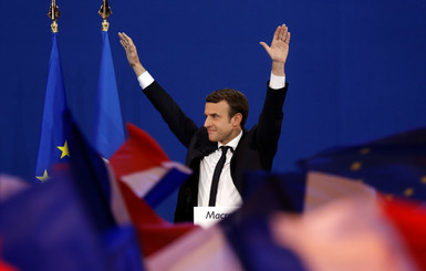 Выборы президента во Франции: подсчитаны почти все бюллетени, Макрон впереди