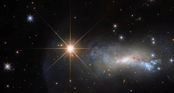 NASA показало звезду, затмившую по яркости целую галактику