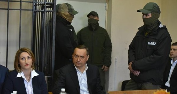 НАПК проверит депутатов и министров, которые взяли на поруки Мартыненко