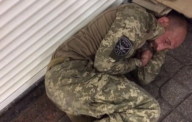 Журналист узнал, почему 51-летний боец АТО спит в киевском переходе 