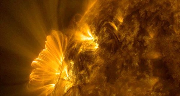 Ученые зафиксировали мощную вспышку на Солнце: украинцев ждут головные боли и недомогание
