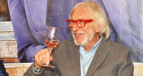 Пьер Ришар выпил за Украину и превратил встречу с журналистами в винный банкет