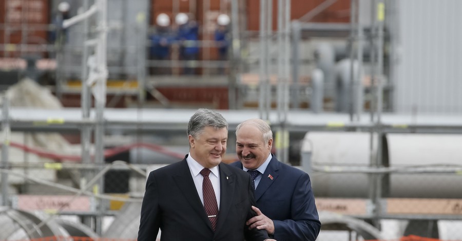 Лукашенко: Если белорусы приедут в Украину, то только на тракторе