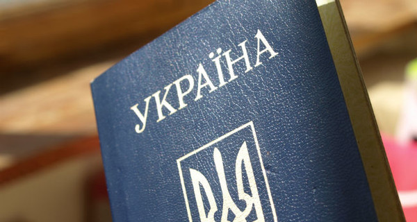 Кому нужна в паспортах граждан Украины  графа 