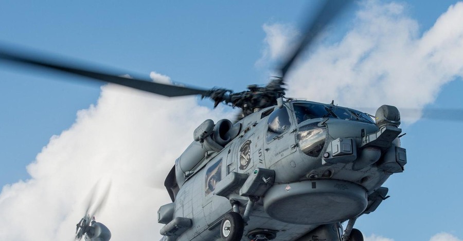 У острова в Тихом океане разбил американский военный вертолет