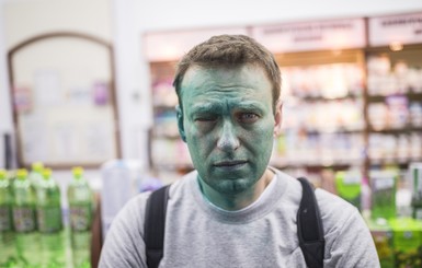 Навального отпустили из больницы, но у него химический ожог глаза