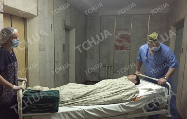 Насиров вновь оказался на каталке и под одеялом - его прооперировали 