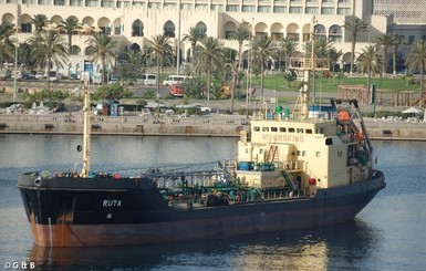 СМИ: ВМС Ливии захватили украинское судно за контрабанду нефти 