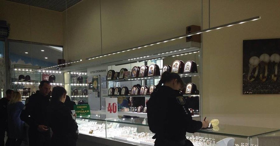 В Киеве злодеи на мопеде ограбили ювелирный магазин
