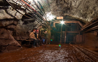Криворожские шахтеры отказываются подниматься из забоев 