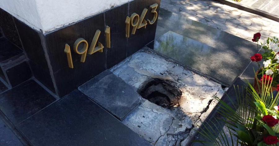 В Харькове разгромили могилу с останками 610 воинов Второй мировой 