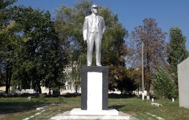 В Одесской области обезглавили памятник Ленину