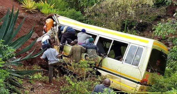В Танзании школьный автобус сорвался с обрыва, погиб 31 человек