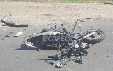 В Киеве подростки на скутере попали в аварию, один погиб