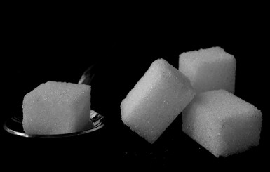 Названы 5 губительных свойств сахара