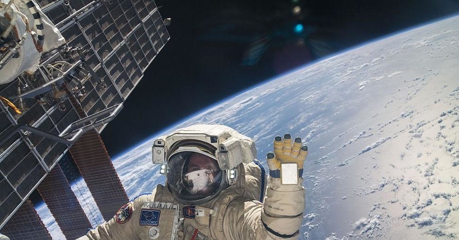 Астронавты НАСА вышли в открытый космос и отремонтировали МКС