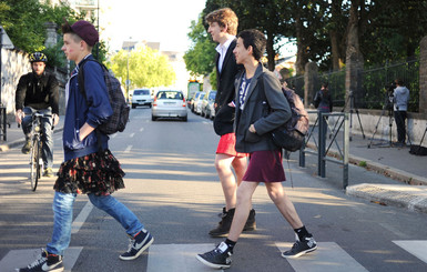 В английской школе мальчикам разрешат ходить в юбках, а девочкам в брюках